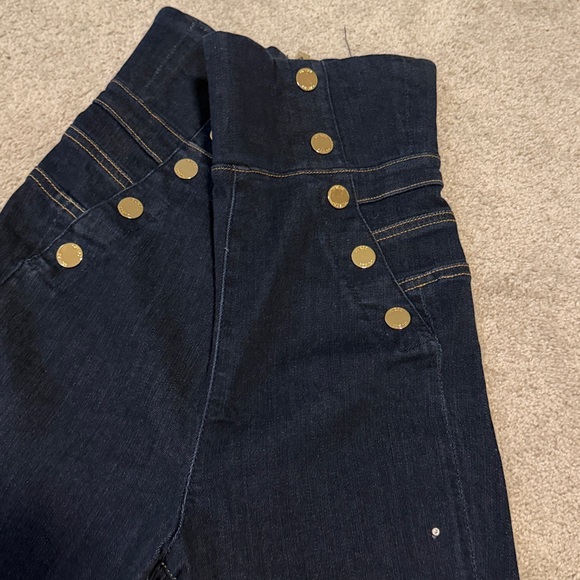 Guess - Picture 2 of 6